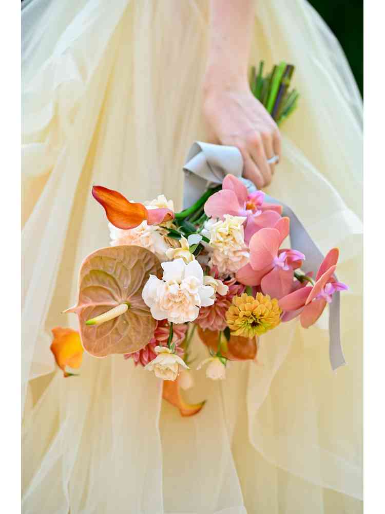 結婚式 ドレス ドレス当て フワラーアレジメント 色当て 披露宴 