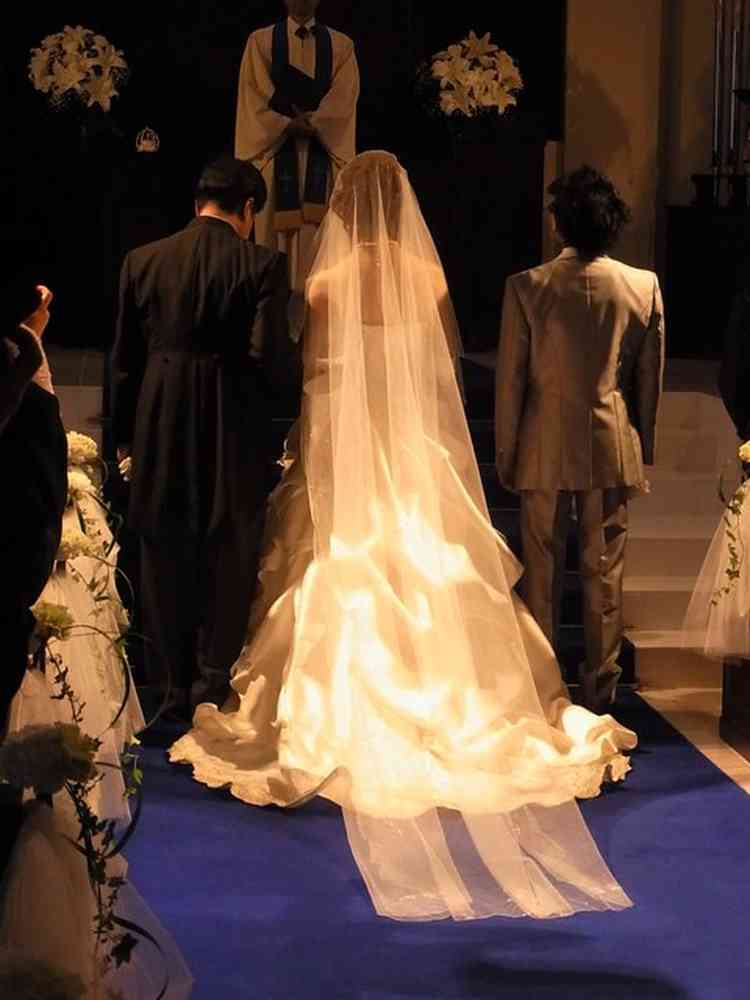 チャペルの青い絨毯が印象的 By A Aさん アニヴェルセル 大阪の口コミ