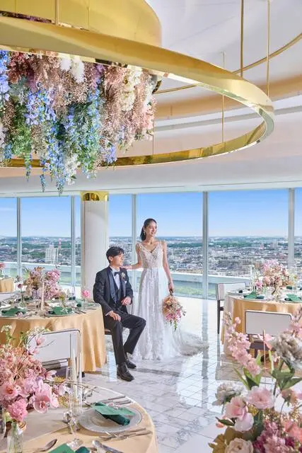 披露宴会場(式場公式写真)：SAKURA SKY PALACE（サクラ スカイ パレス