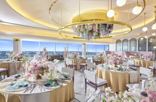 披露宴会場(式場公式写真)：SAKURA SKY PALACE（サクラ スカイ パレス