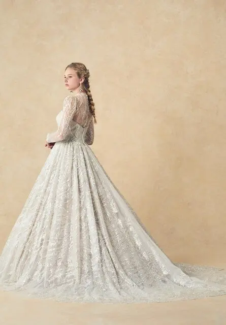 ウェディングドレス・和装(式場公式写真)：セント・ラファエロチャペル