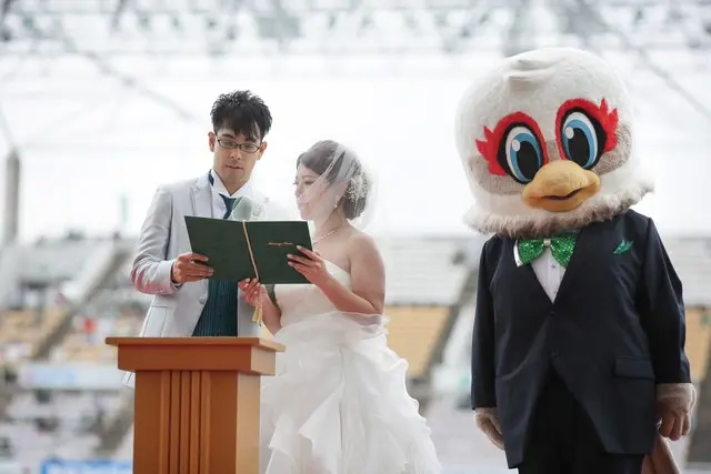 人物 演出 式場公式写真 レセプションハウス ザ ブライトガーデンで結婚式 みんなのウェディング