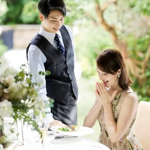 披露宴会場(式場公式写真)：ラピスアジュール（LAPIS AZUR）/ ブラス