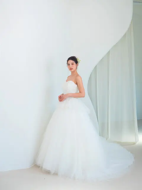 ウェデングドレス　結婚式　ドレス　Aラインドレス 前撮り　ララシャンス　バッスル ウェディングドレス・和装(式場公式写真)：ララシャンスHIROSHIMA