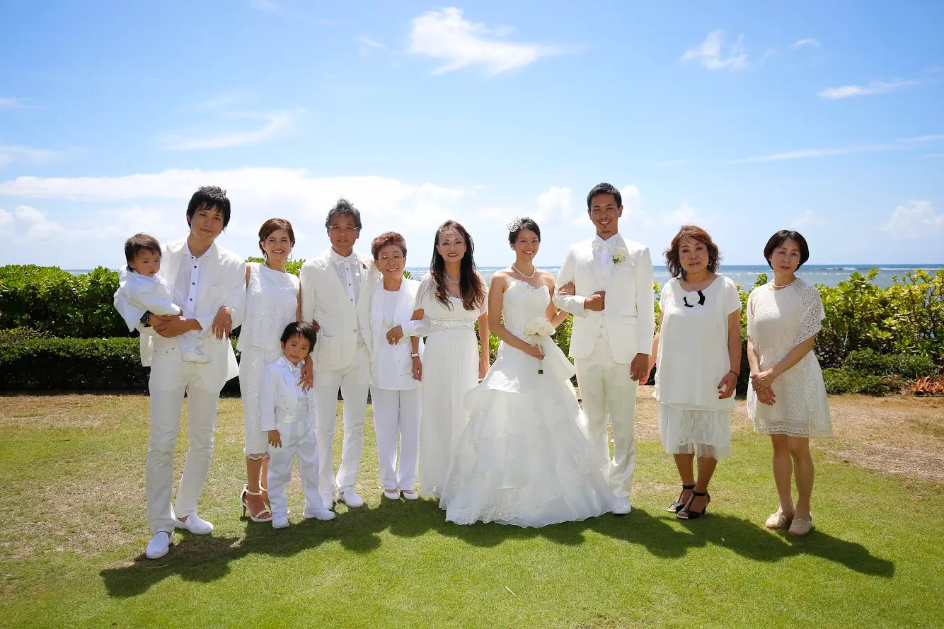 ドレスコードは All ホワイト キャルバリー バイ ザ シー教会の結婚式レポ みんなのウェディング