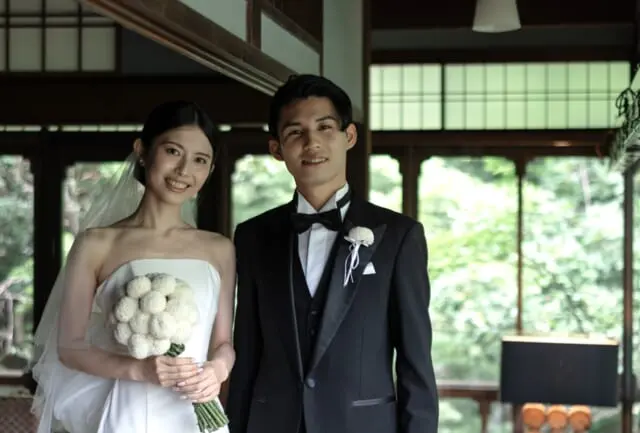 【卒花レポート公開中】テーマは One Team。緑あふれる会場で叶えるプライベートウェディング。