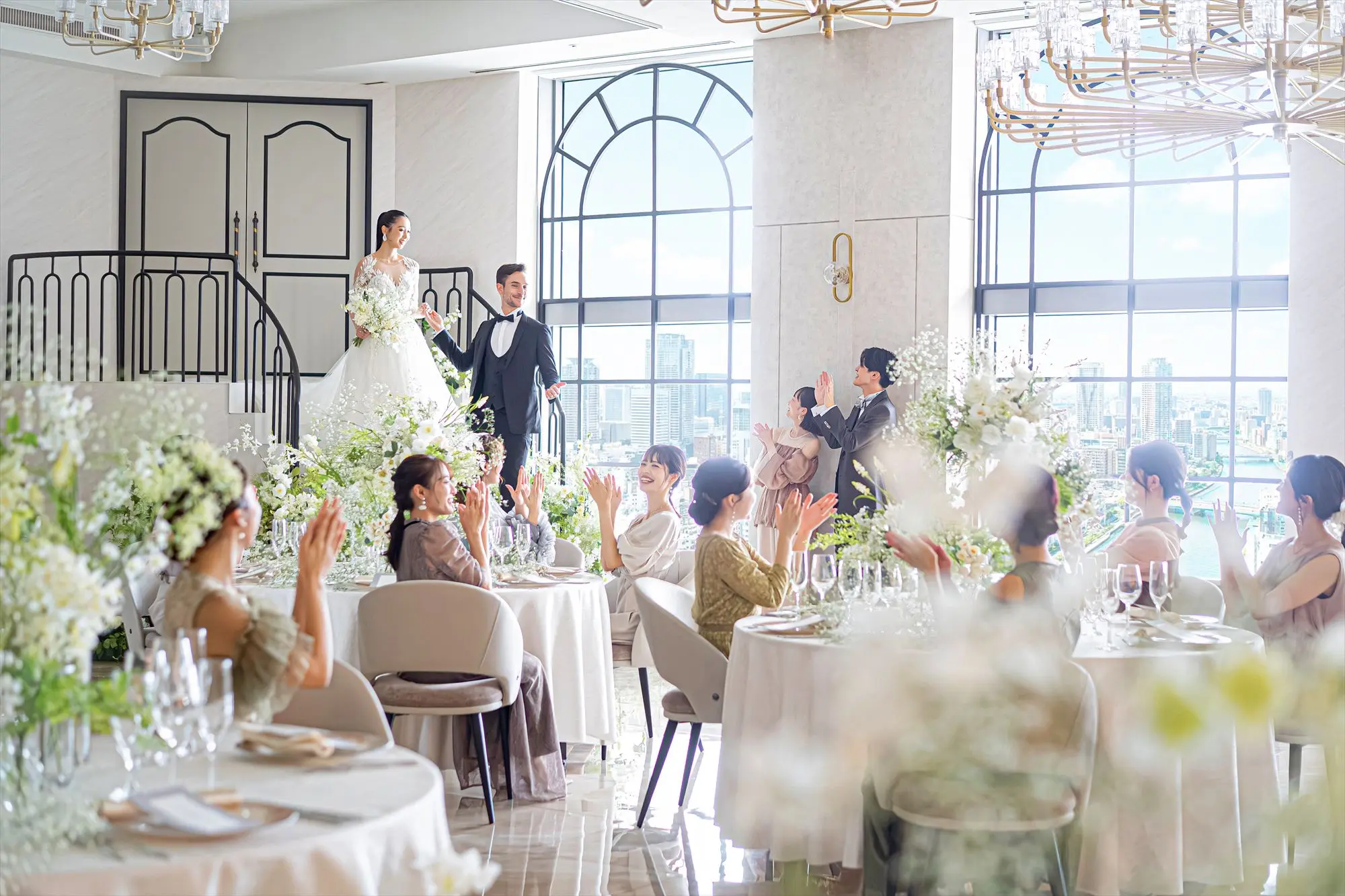 【東京一の高さを誇る結婚式場】地上264ｍの美景×美音×美食でゲストをおもてなし→フェア予約はこちら