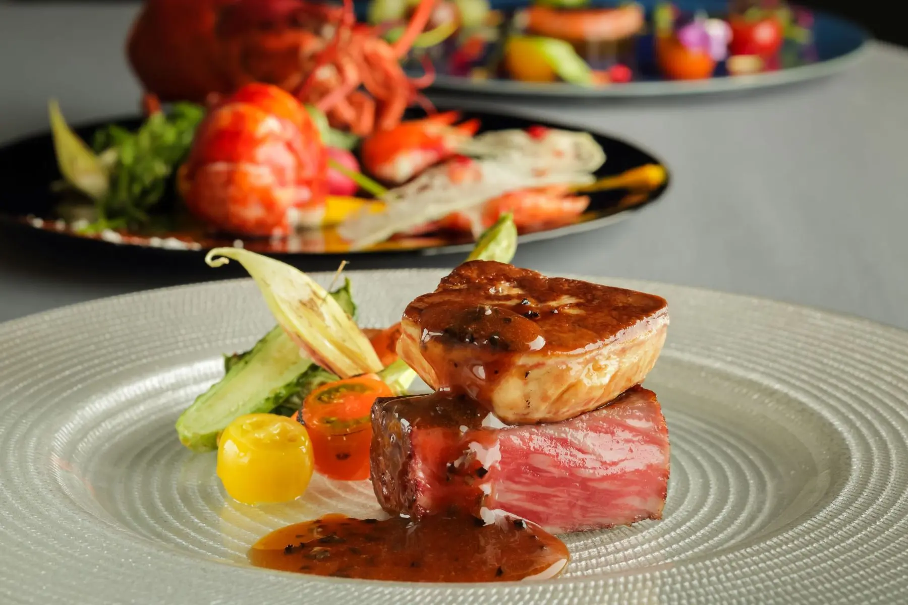 火曜限定【見学で夢の国ペアチケット】霜降り特選牛×天然真鯛コース料理付＆模擬挙式