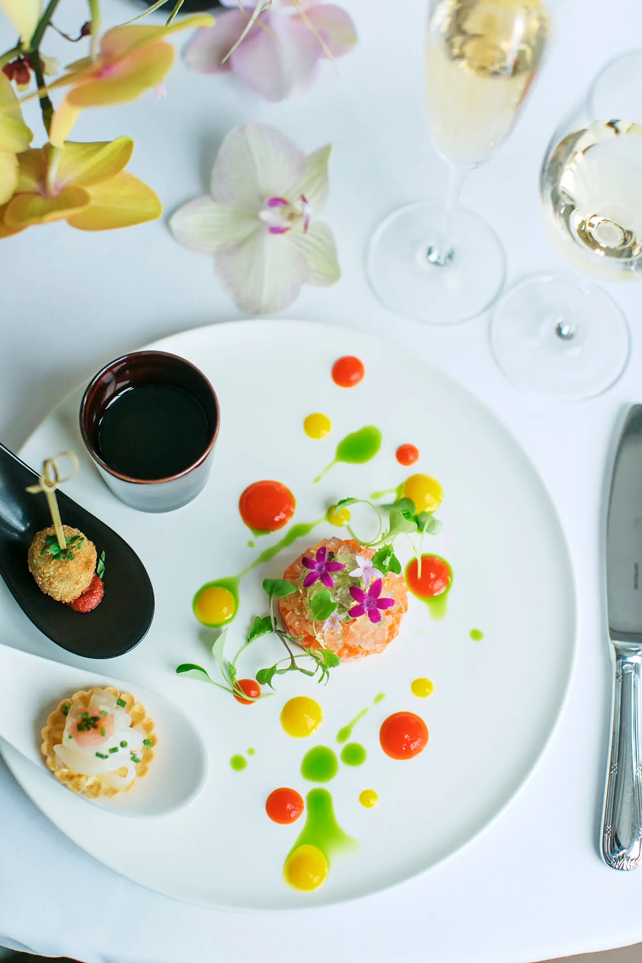 【天神駅から徒歩1分の好立地】天神の中心地に位置し天候に左右されることなく移動に便利な立地も魅力