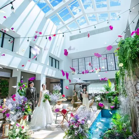 30名からOK◎天井一面の自然光が降り注ぐ屋内ガーデンで家族・親友だけのアットホームWEDDING♪