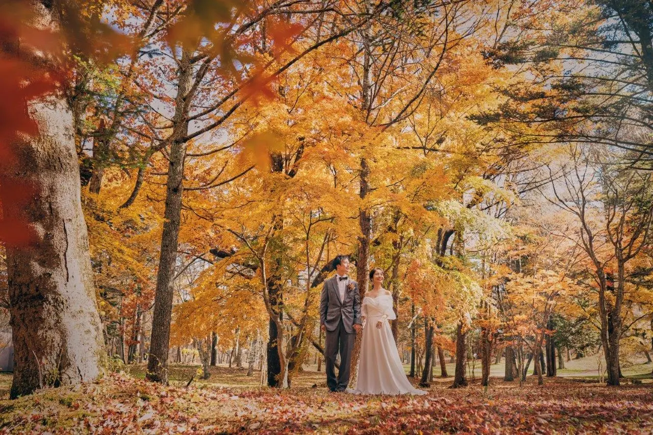 【26年秋婚】紅葉美しい100万坪のリゾートで、非日常の時間を過ごすオータムWD→フェア詳細はこちら