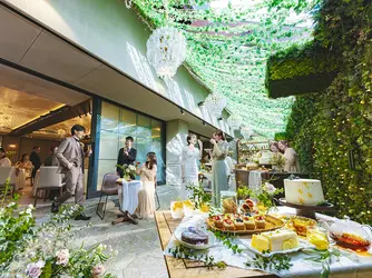 緑あふれる森のリゾートで叶う少人数～130名の結婚式。館内ドレスサロンで支度も安心の一日