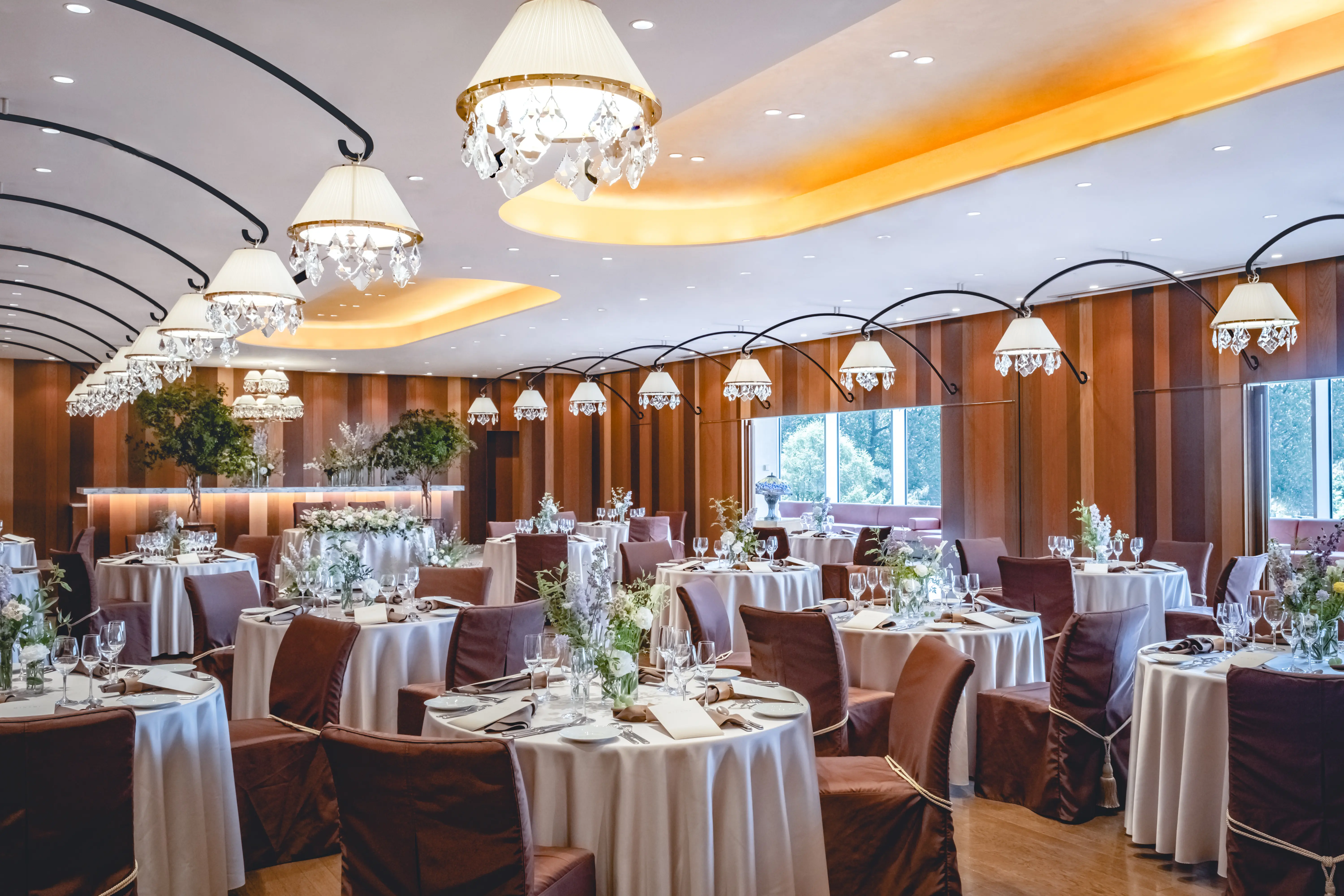 おもてなしのプロフェッショナル　おもてなしのプロスタッフが満足度の高い1日をお手伝いします。