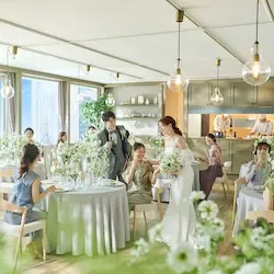 【大阪梅田駅から徒歩1分】60名までの結婚式が賢く叶う、家族や友人を中心とした少人数専門式場