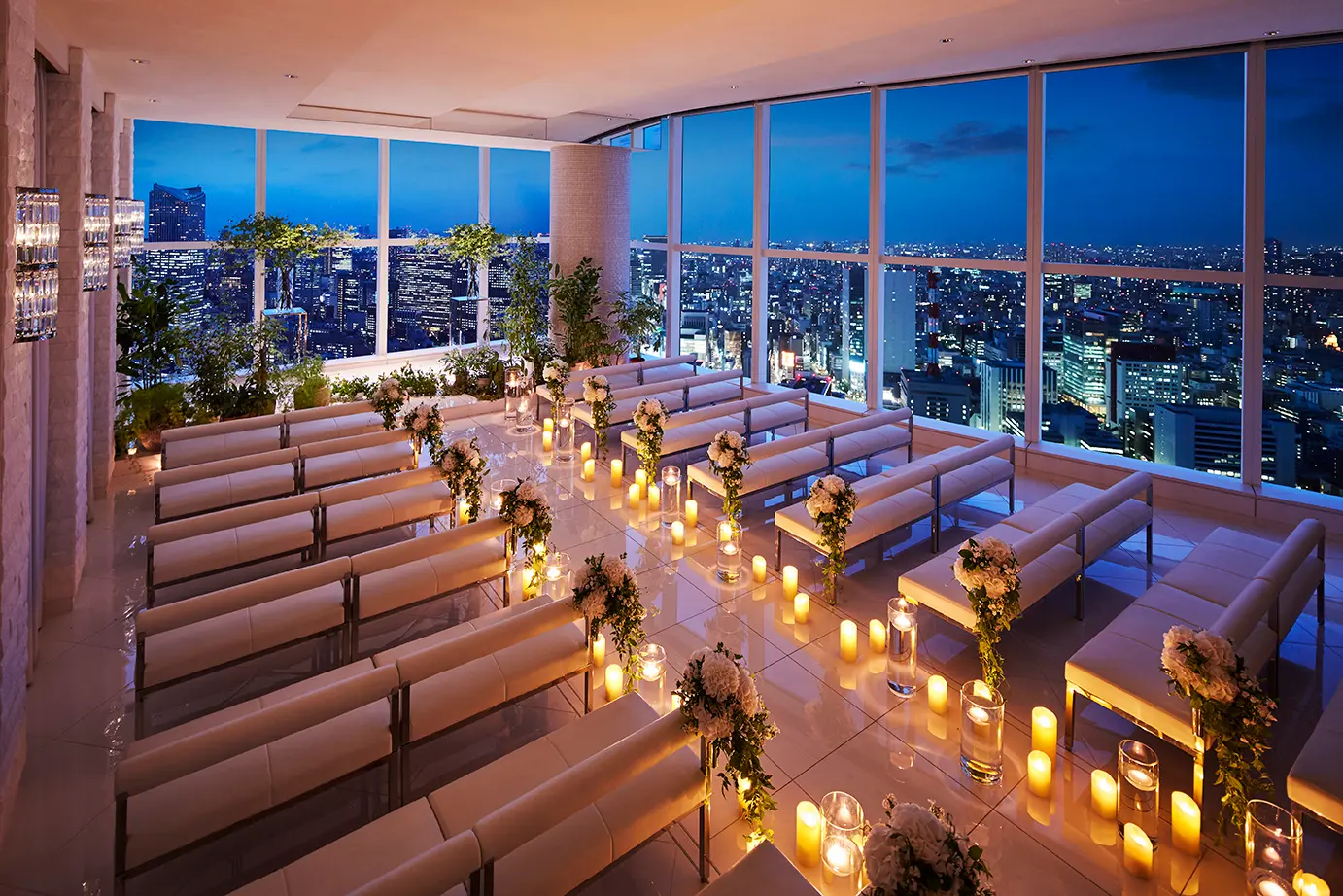 究極にシンプル！だからお得に【基本挙式料99,000円～】ルクリアモーレの少人数結婚式