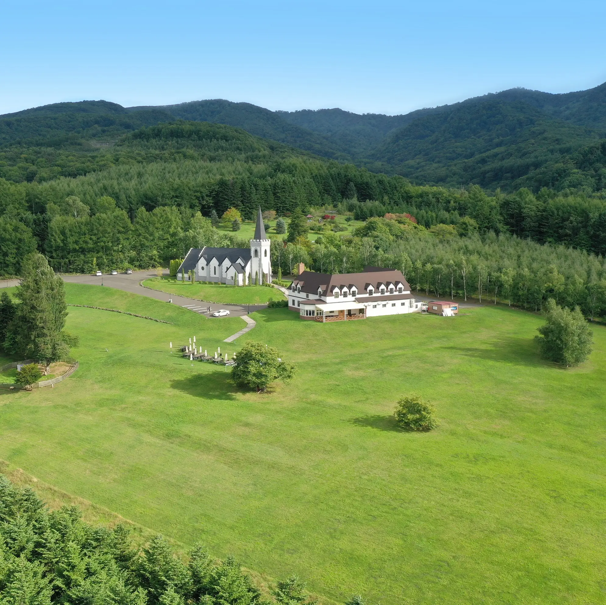 北海道の大自然に囲まれたイルムの丘で自然体なおふたりの記録を残しましょう♪