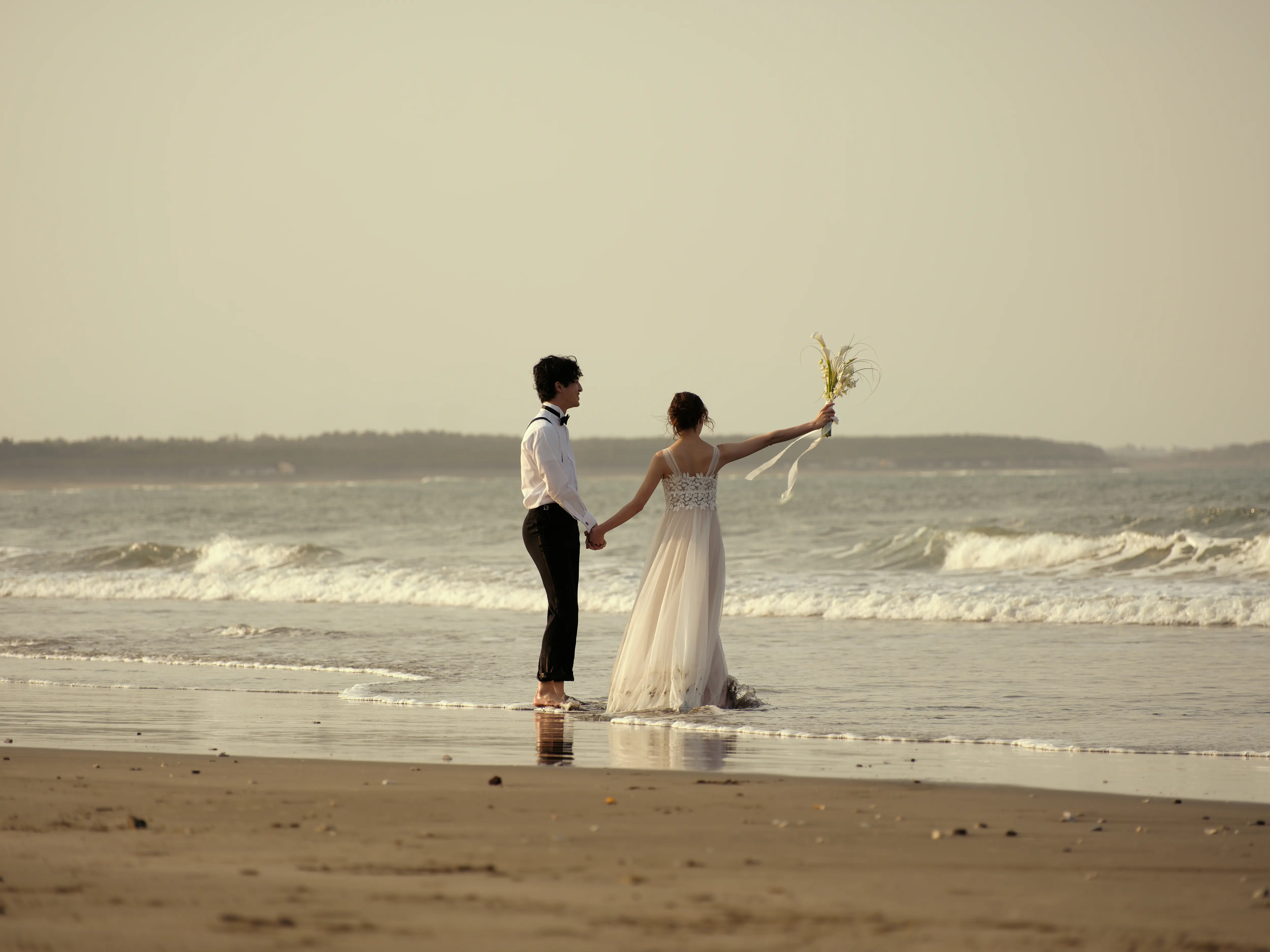 青島のオーシャンビューに包まれて。ふたりらしい『自由な1日』を叶える非日常ウェディング