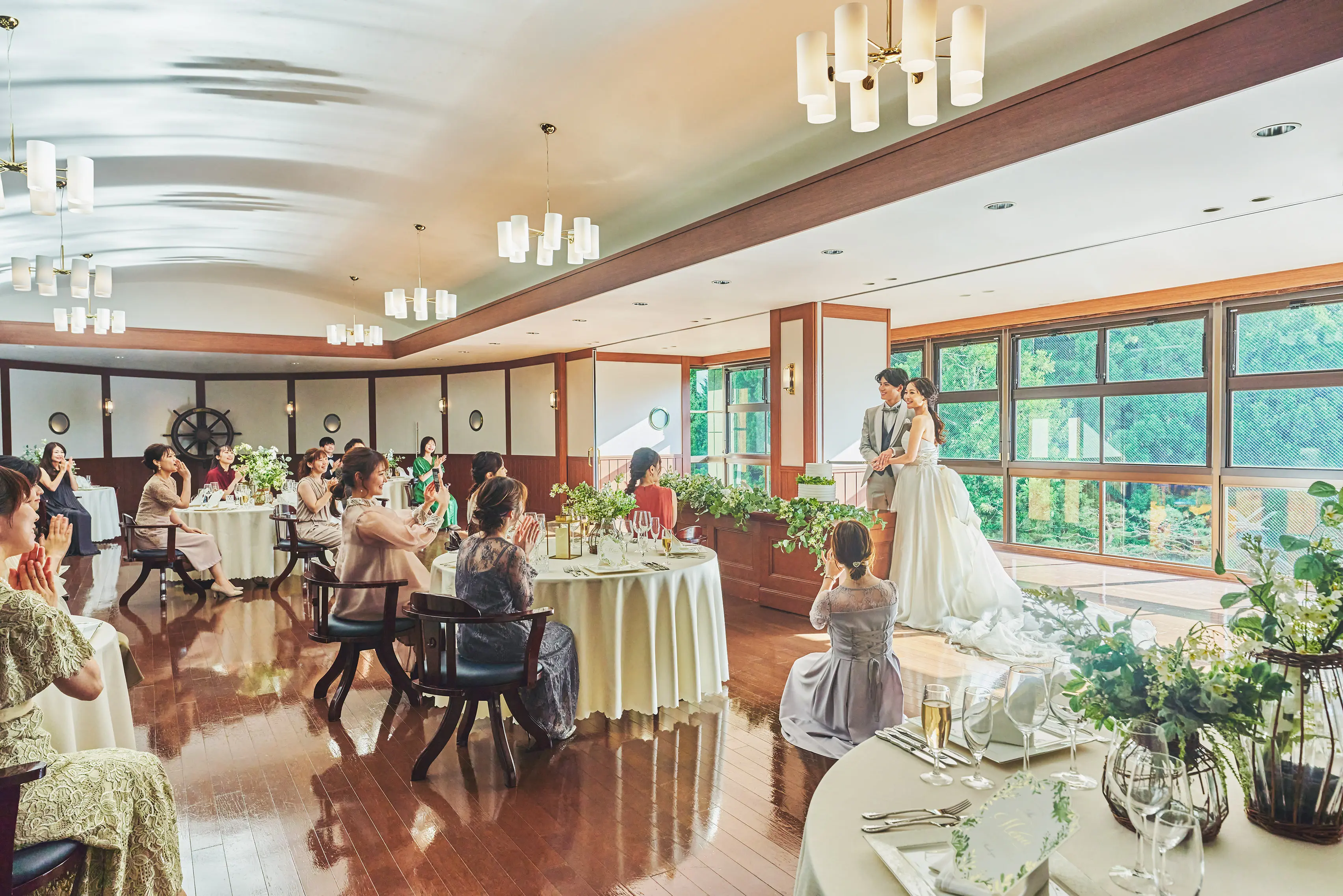 気になる結婚式場、まずはブライダルフェアへ