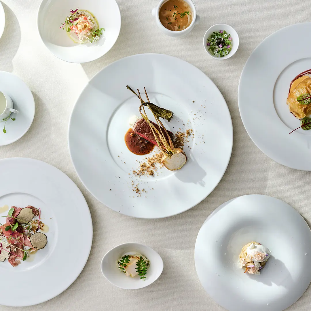 ＼最大126万円OFF／8月迄の結婚式をご検討の方【ゲスト全員分の料理50％OFF】→詳細はこちら