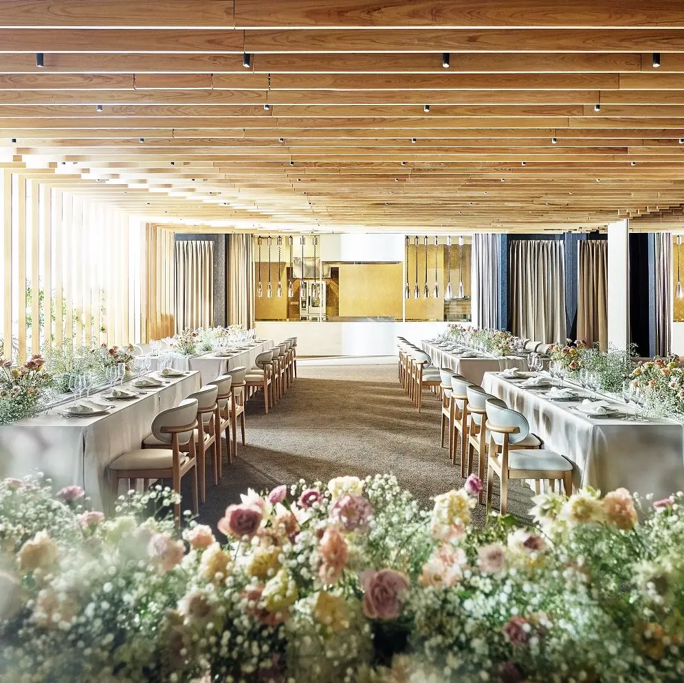 高級　丸盆　値段交渉（歓迎） 山田平安堂 出産内祝いギフト 丸盆 うさぎ 螺鈿 お盆 朱 : 漆器 山田