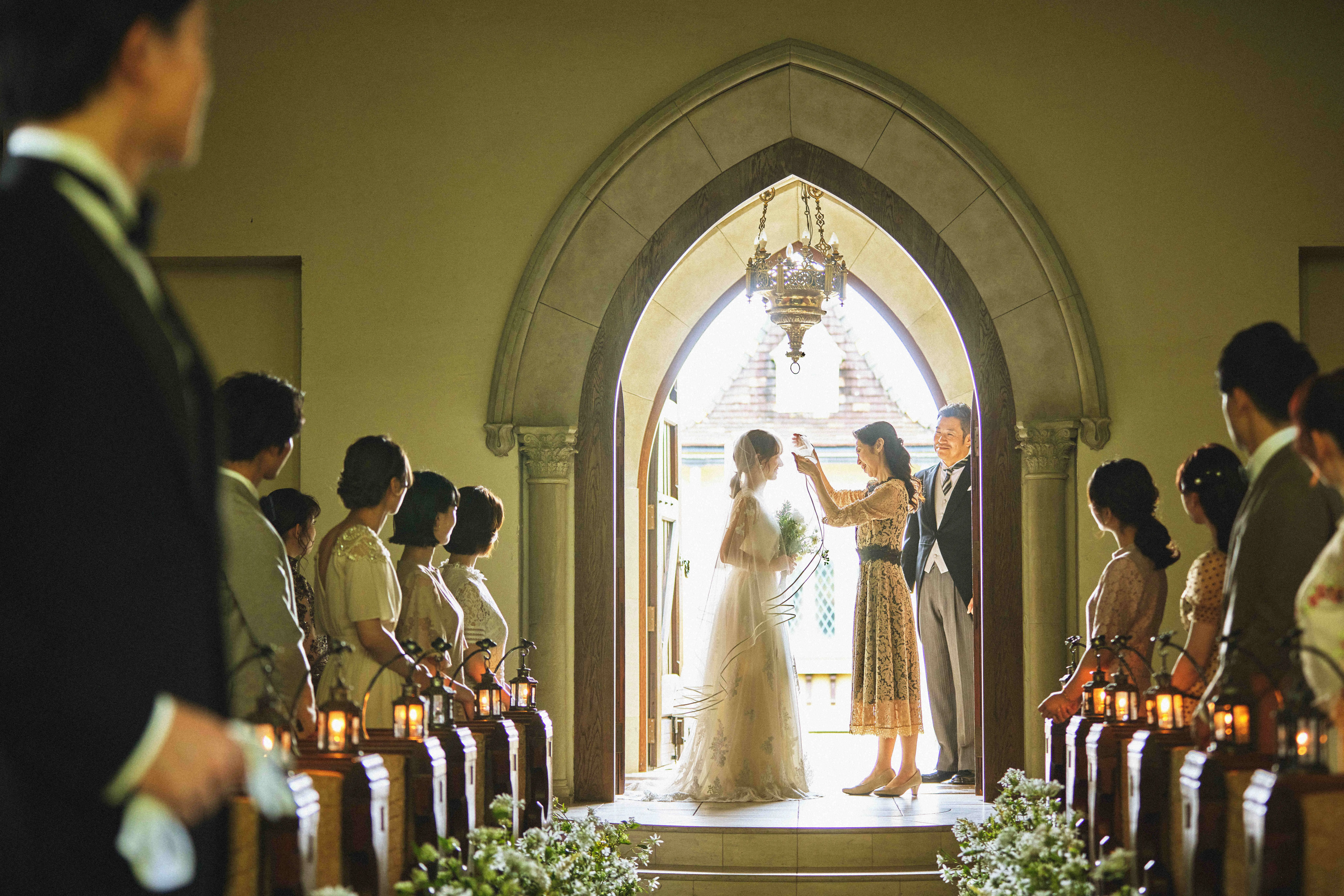 ＼純白のウェディングドレスが映える／静岡県エリア唯一のステンドグラスがある本格大聖堂！