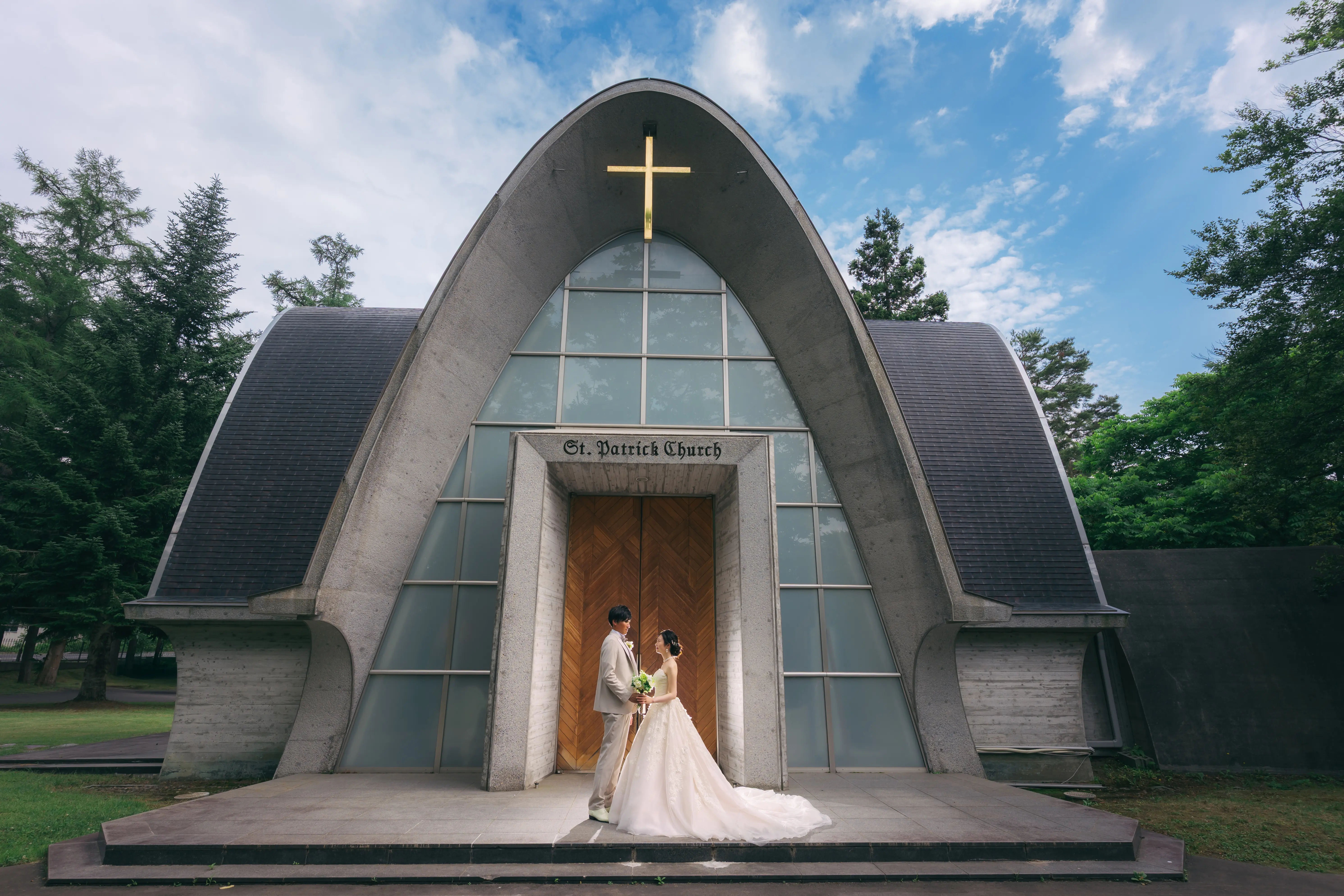 【8400坪の絶景】一日一組限定のプライベート貸切ウェディングで写真も結婚式もより『特別な時間』へ