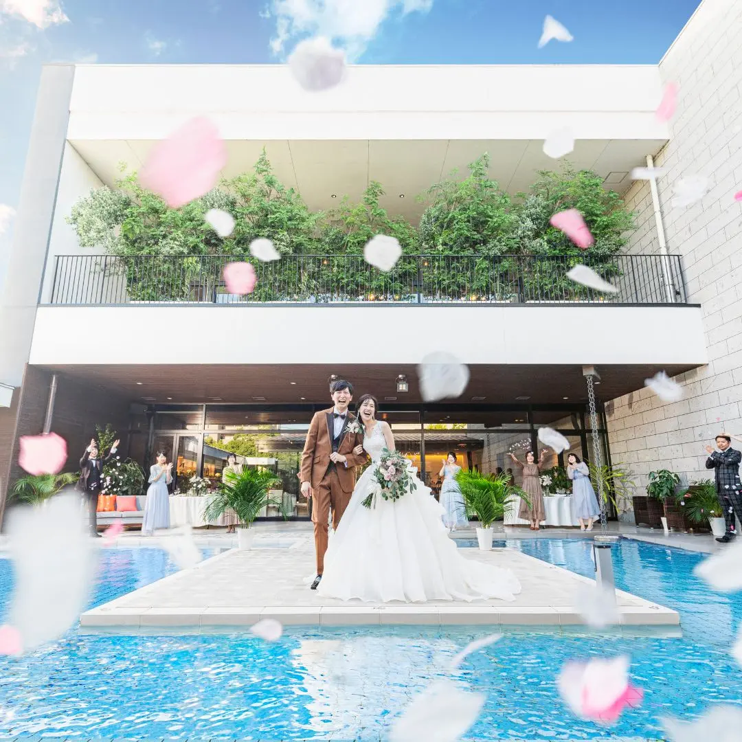 先輩カップルのレポート紹介！新郎新婦様の好きなアイテムや料理、演出を詰め込んだ結婚式をお見せします♪