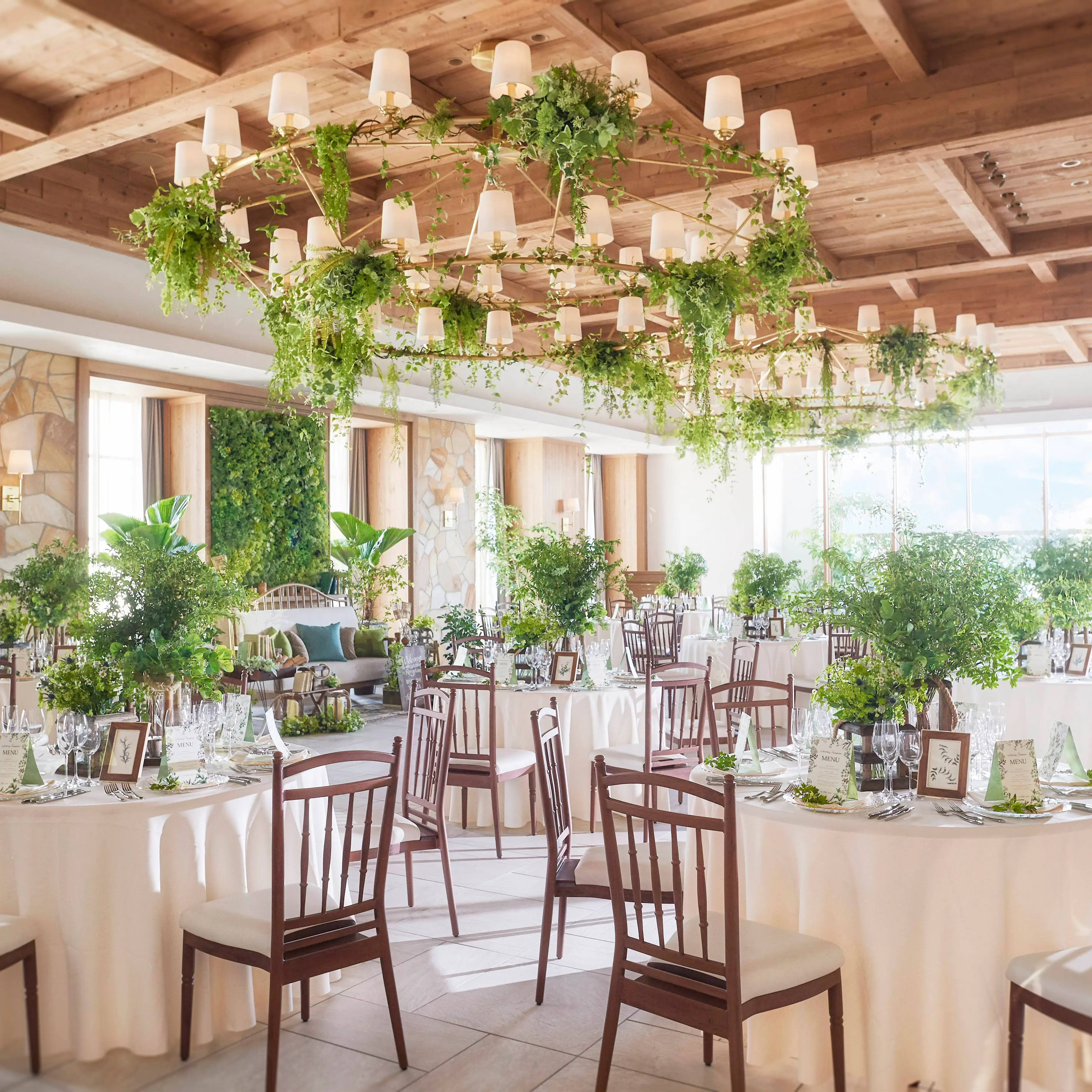 究極にシンプル！だからお得に【基本挙式料99,000円～】ルクリアモーレの少人数結婚式