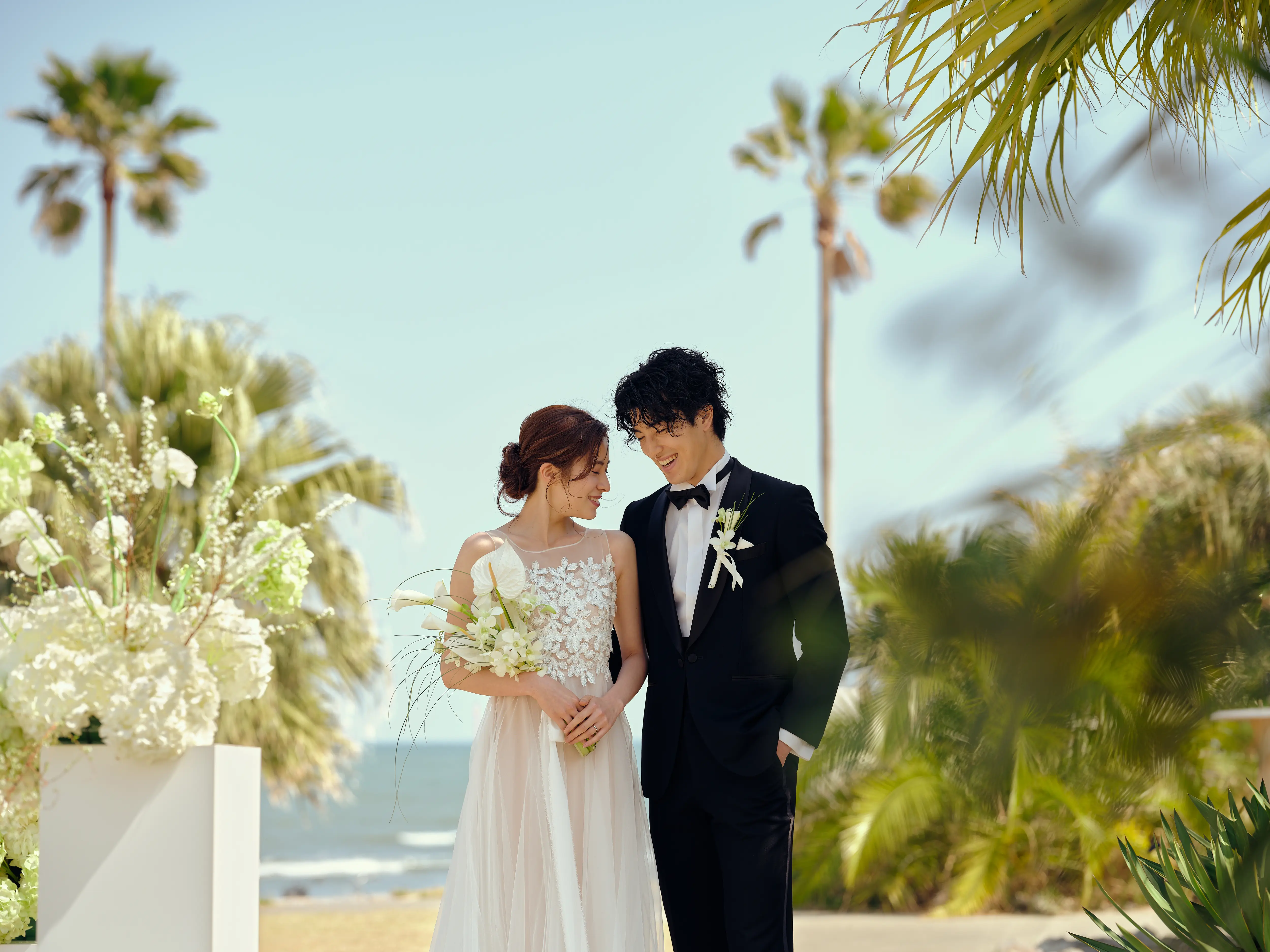 青島のオーシャンビューに包まれて。ふたりらしい『自由な1日』を叶える非日常ウェディング