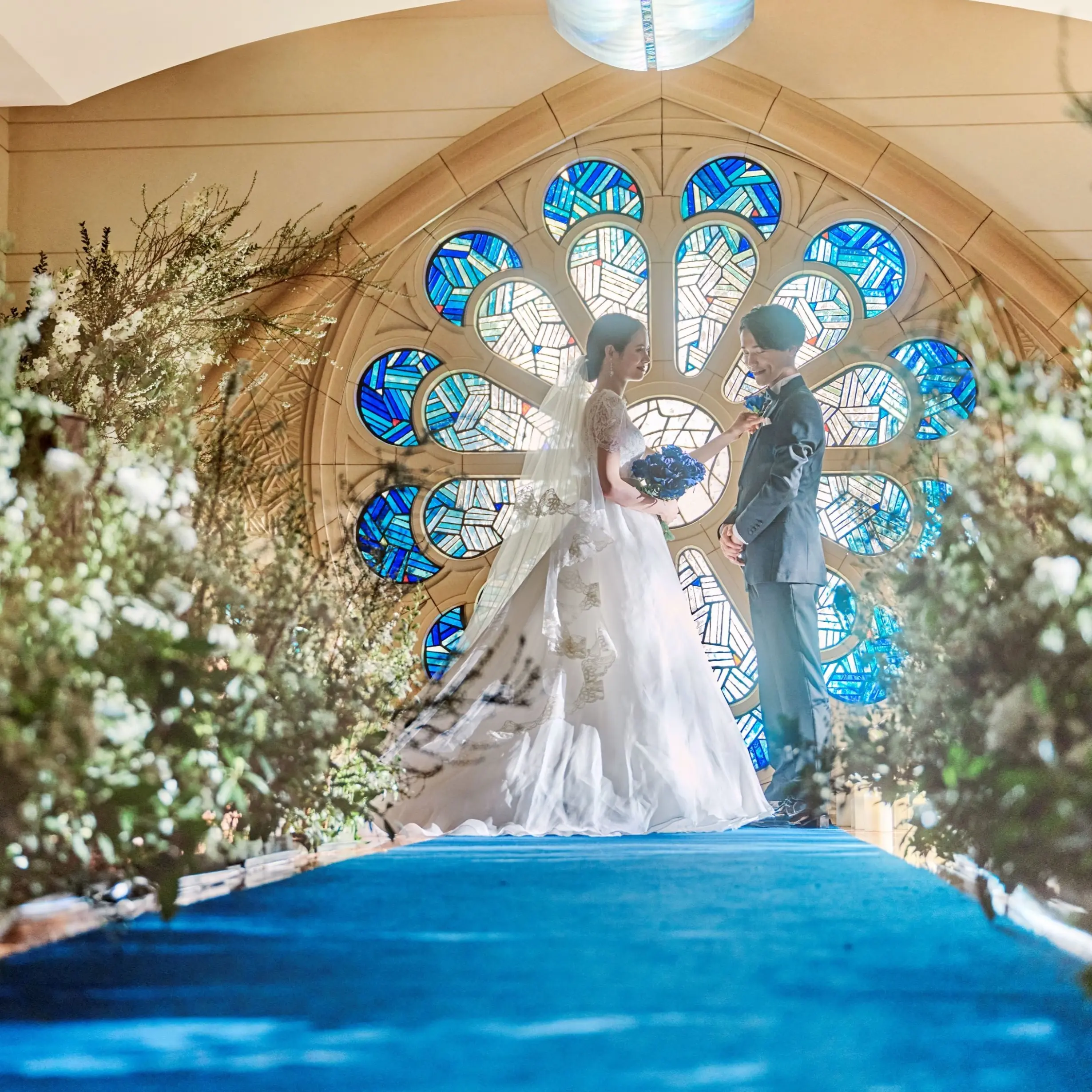 【立地で選ぶならココ！】東京駅エリア×貸切ゲストハウス◆青ステンドが輝くプライベートウェディング