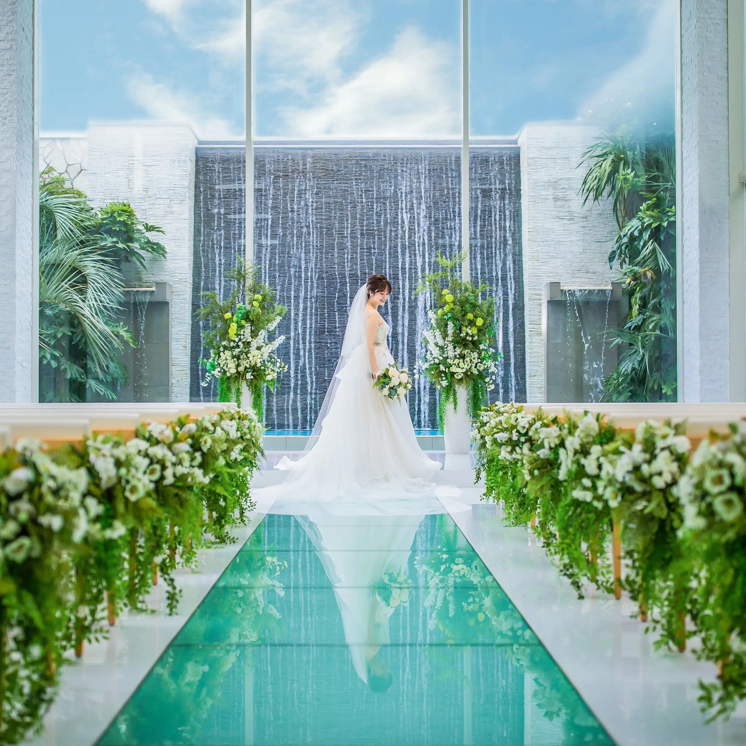 【憧れリゾートW】卒花絶賛♪陽光に包まれたガラス張りチャペルと憧れ大階段入場が叶う！絶品試食付フェア