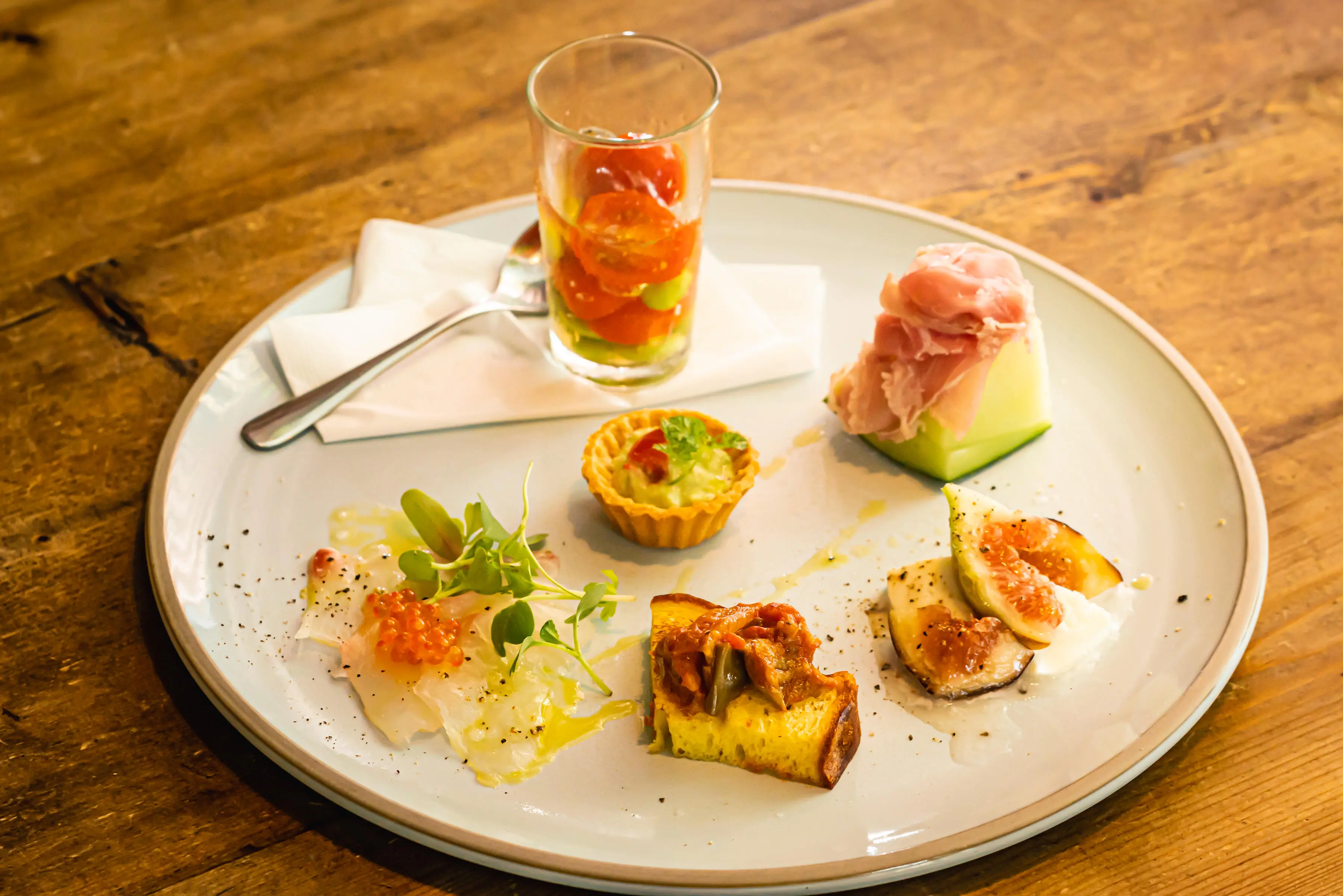 【1日1組限定】都会の真ん中で上質な大人婚。「旬の美食」でゲストをもてなす貸切レストランウェディング