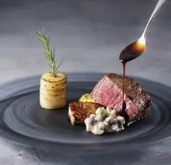 姫路エリア口コミランキング　総合・ホテル・料理の3部門で1位獲得！天空チャペルや駅直結も人気の秘密！