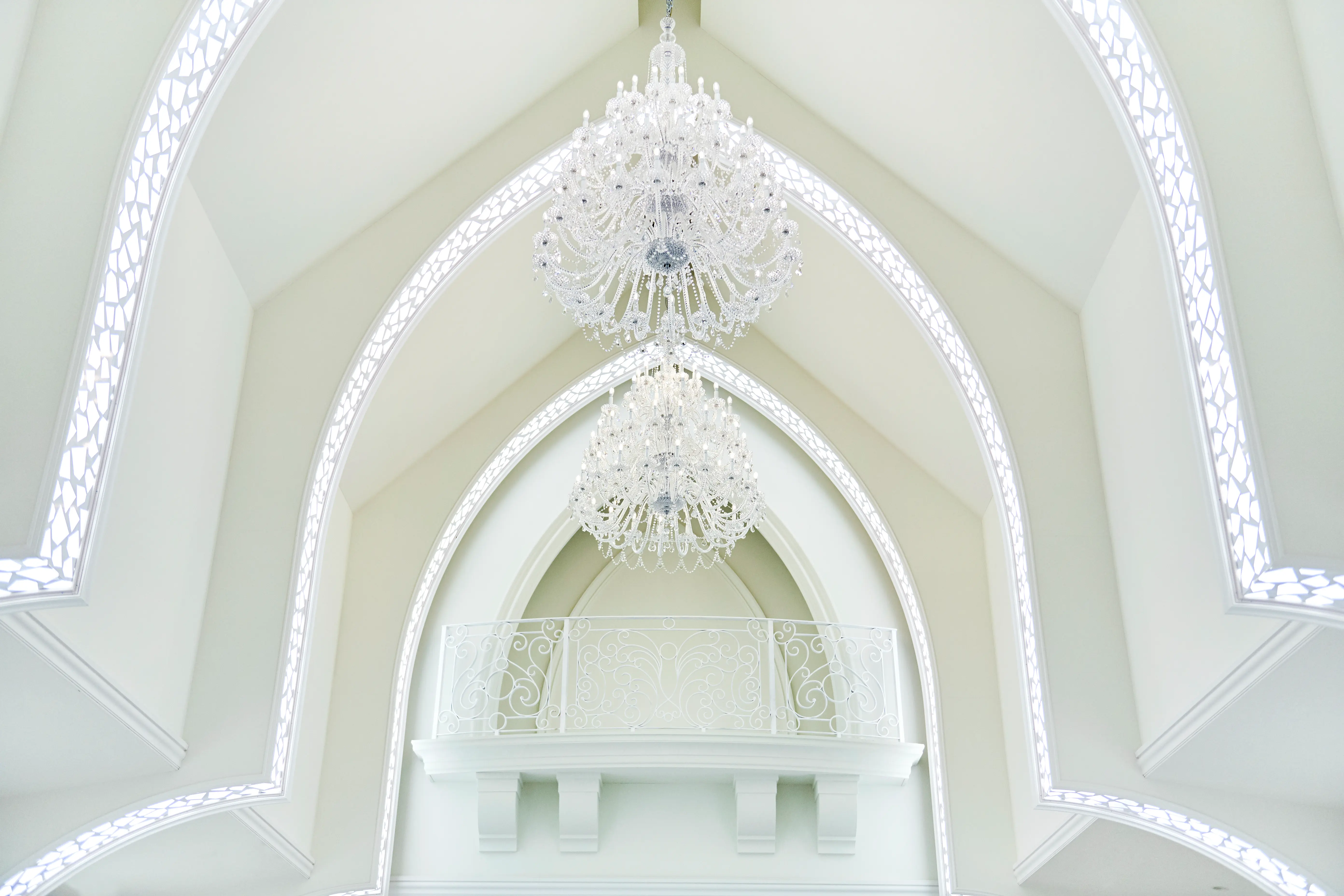 感動挙式をフェアで公開☆白亜の大聖堂は天井高10m、バージンロード12m、明るく開放的な空間☆