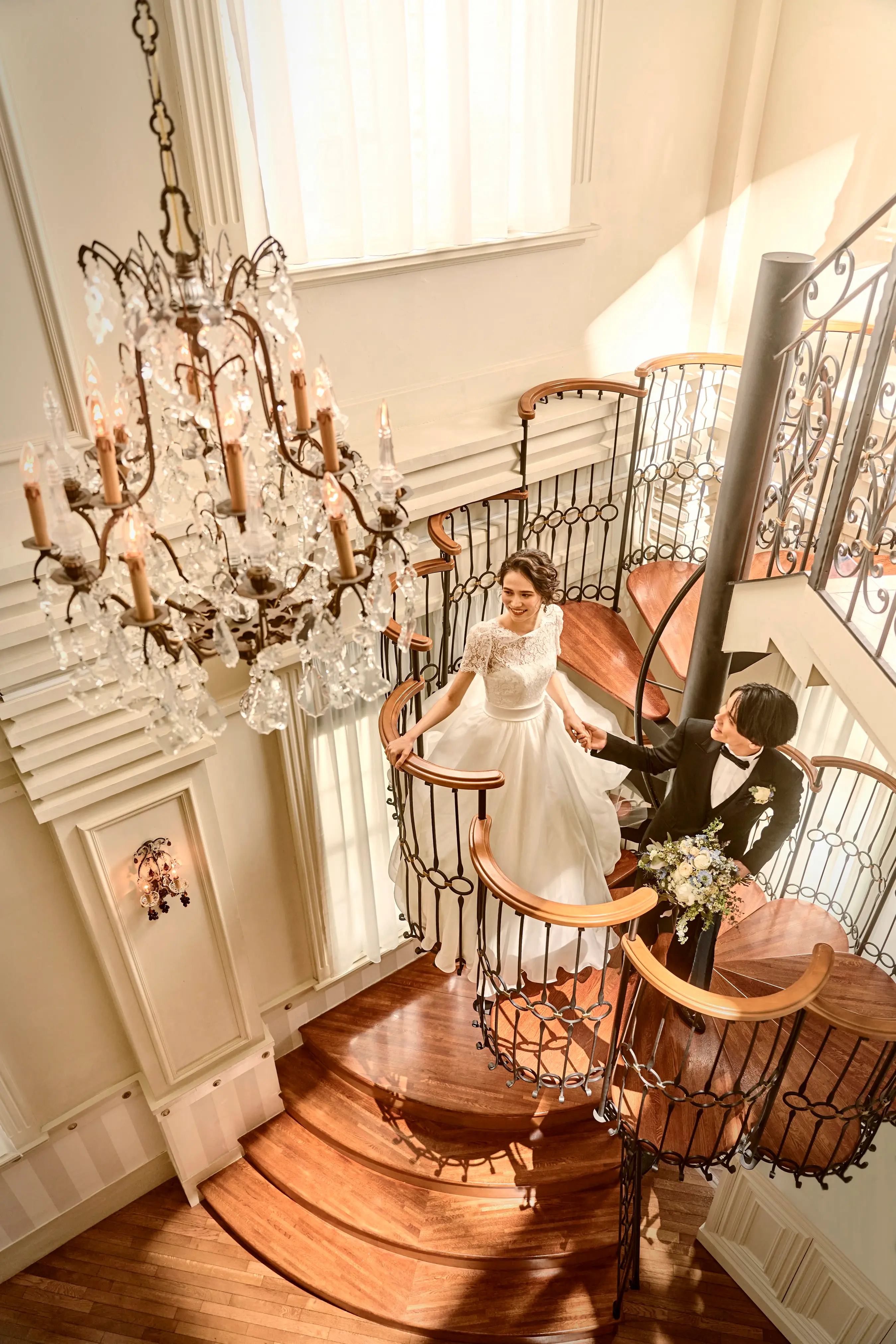 【立地で選ぶならココ！】東京駅エリア×貸切ゲストハウス◆青ステンドが輝くプライベートウェディング