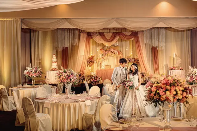 結婚式 お飾り 結婚式場「アイネス ヴィラノッツェ 沖縄」とフラワードレスデザイナー