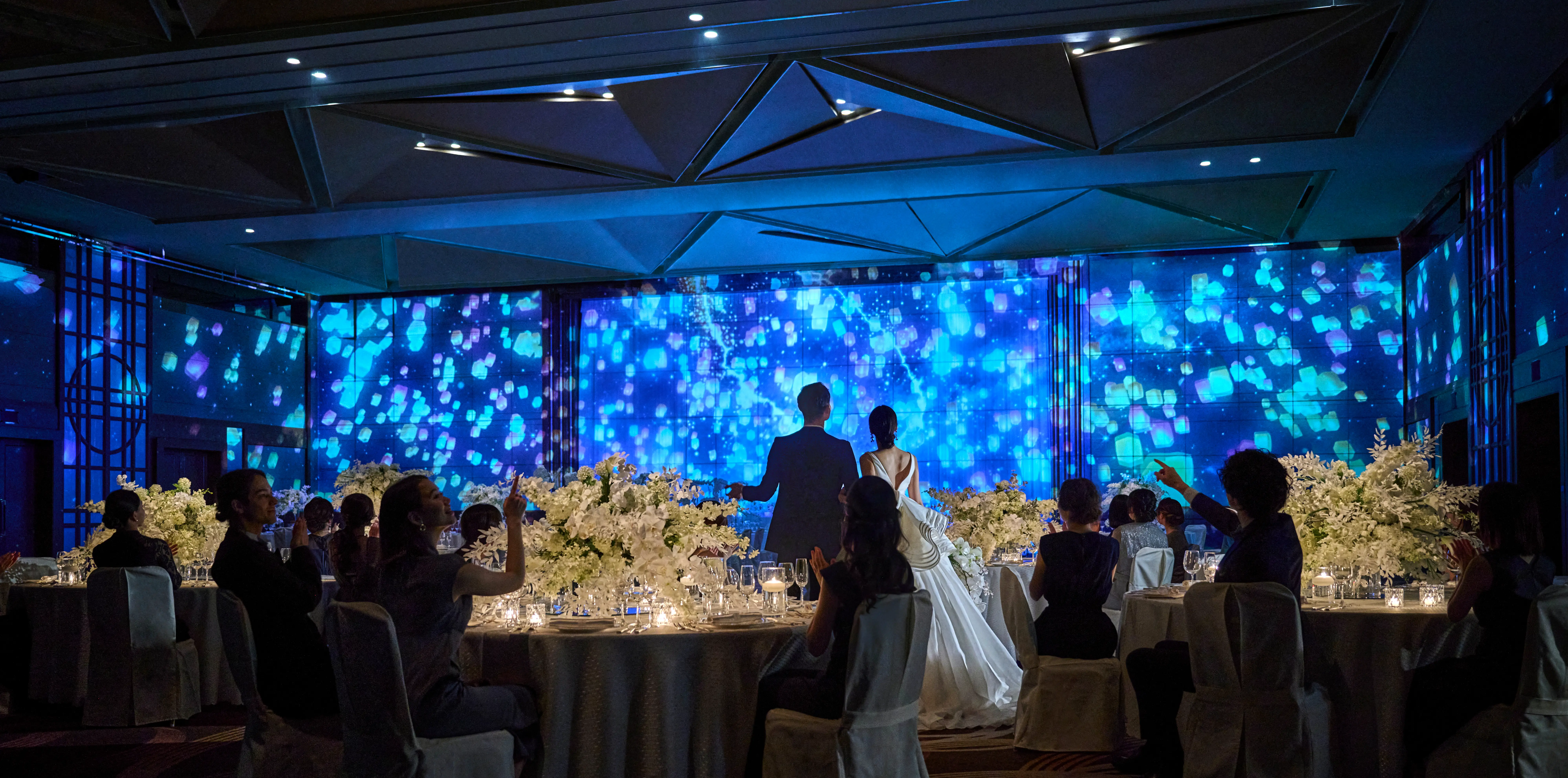 ゲスト満足度アップ！会場中が息を呑むロマンティックな空間演出に注目→