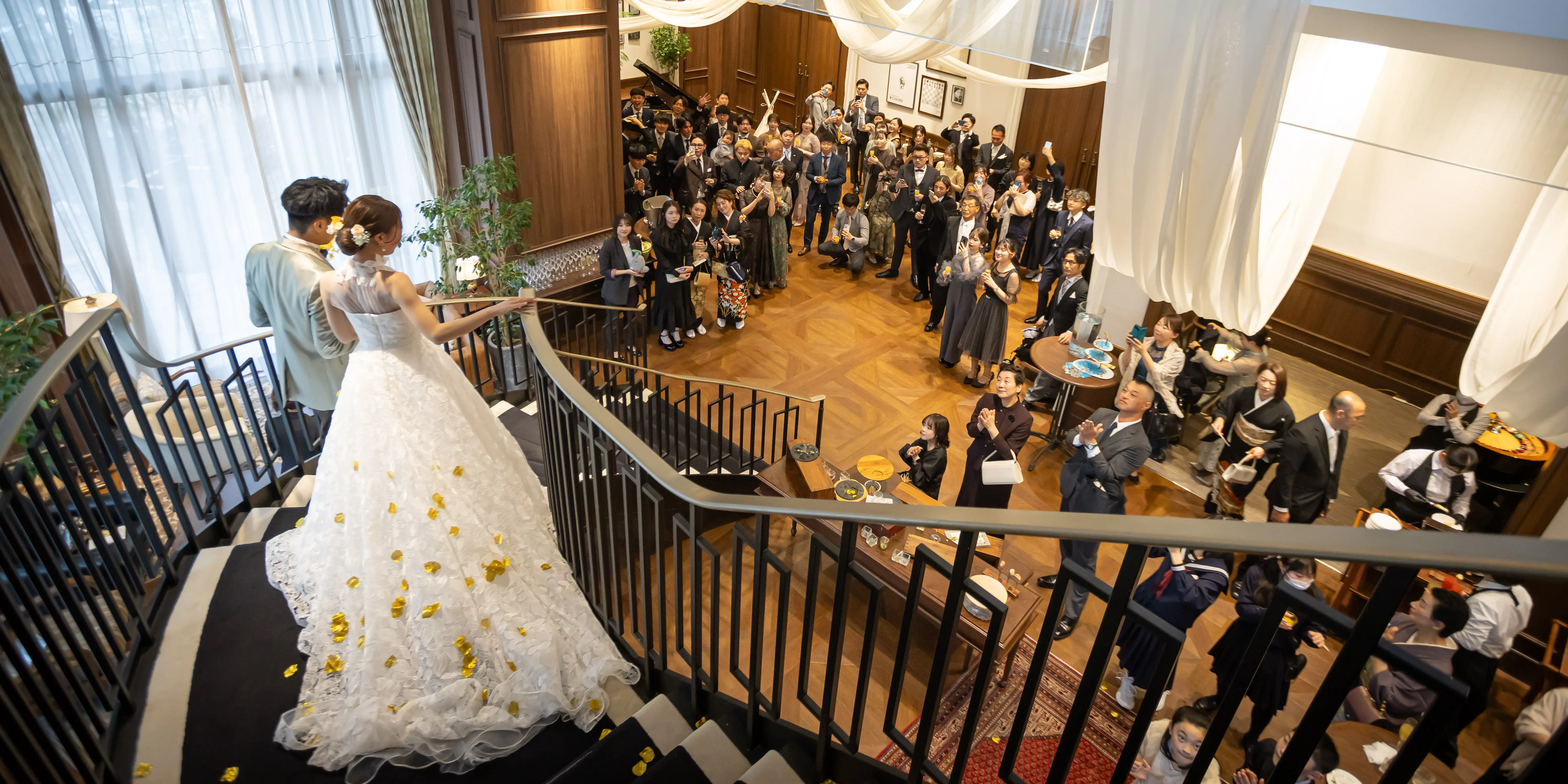 【階段入場が叶う結婚式場】全館貸切でゲスト満足度◎おもてなしウェディングパーティ会場をチェック！