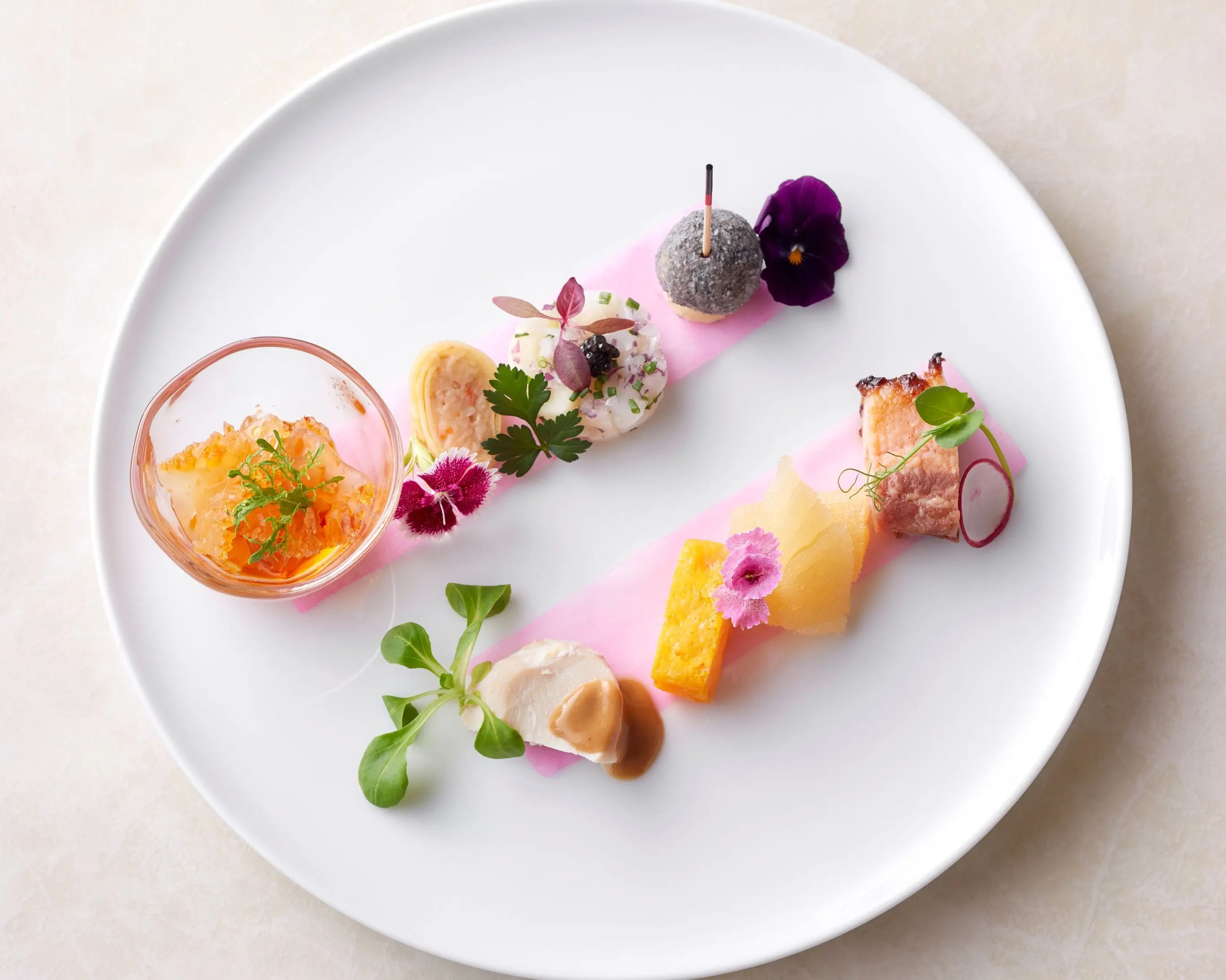 【 料理で選ばれる佐賀の美食ホテル 】歴史的な晩餐会で賓客をもてなしてきた料理を ふたりの結婚式でも