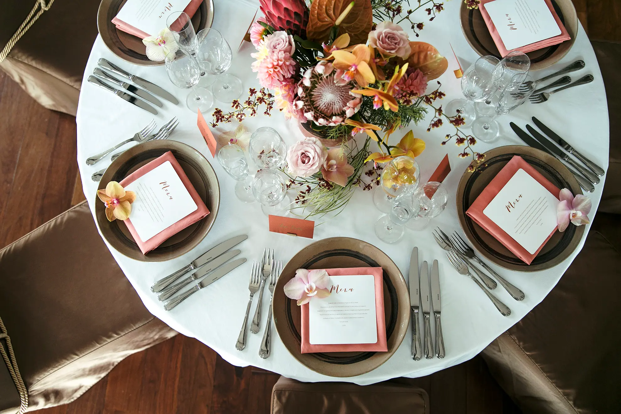 【上質で華やかな空間を貸切】クリスタル煌めくチャペル 自然光溢れる披露宴会場 全400坪の空間を貸切