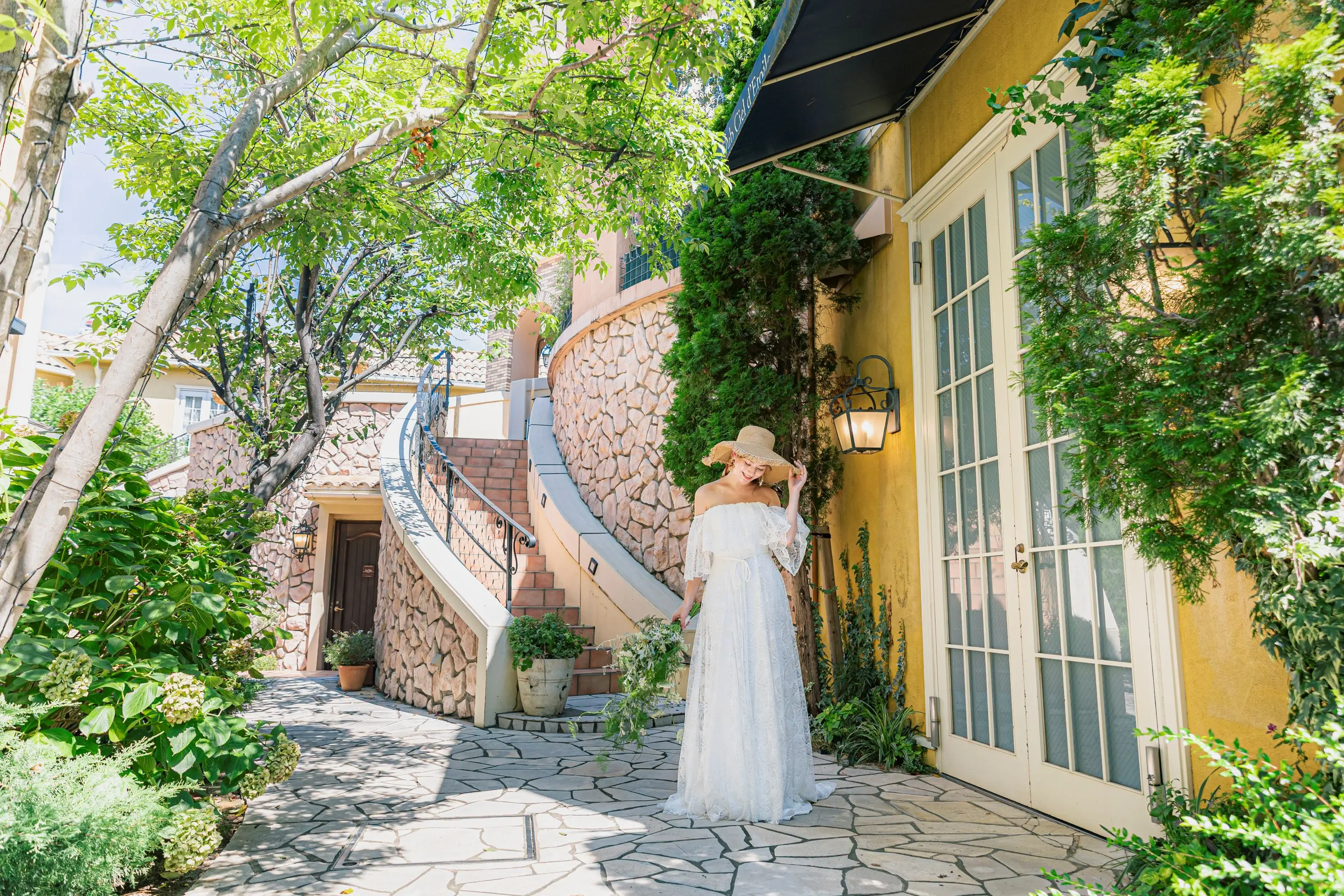 火曜限定【見学で夢の国ペアチケット】霜降り特選牛×天然真鯛コース料理付＆模擬挙式