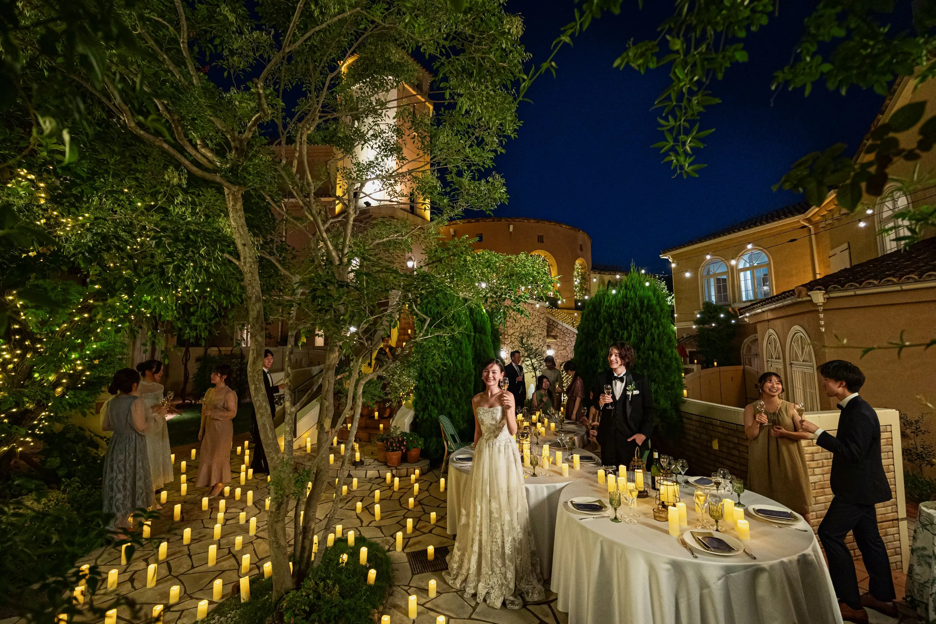 火曜限定【見学で夢の国ペアチケット】霜降り特選牛×天然真鯛コース料理付＆模擬挙式