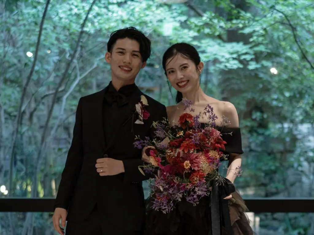 【卒花レポート公開中】テーマは One Team。緑あふれる会場で叶えるプライベートウェディング。