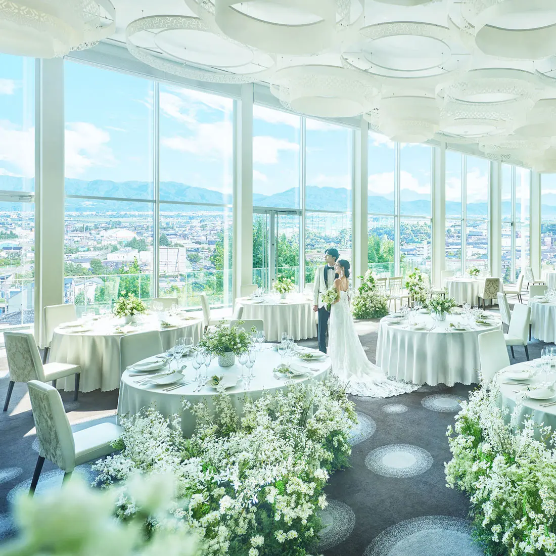 来館特典や成約特典付きのフェア開催中！自分だけの結婚式を見つけよう♪