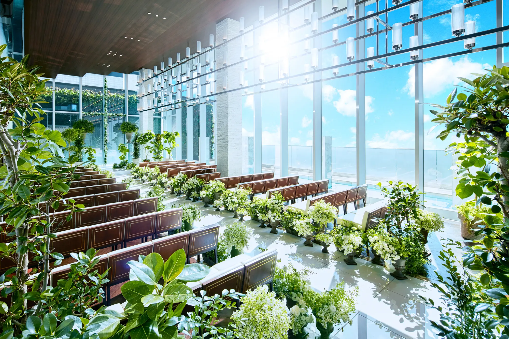 究極にシンプル！だからお得に【基本挙式料99,000円～】ルクリアモーレの少人数結婚式