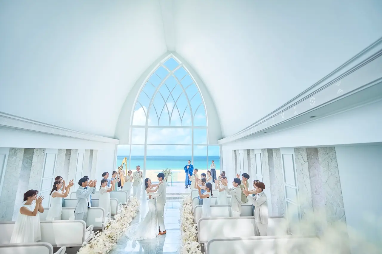 とびきりの透明度と静けさを誇る読谷村に佇む「ゲストハウス」で叶える特別なウェディング≫≫HPを見る