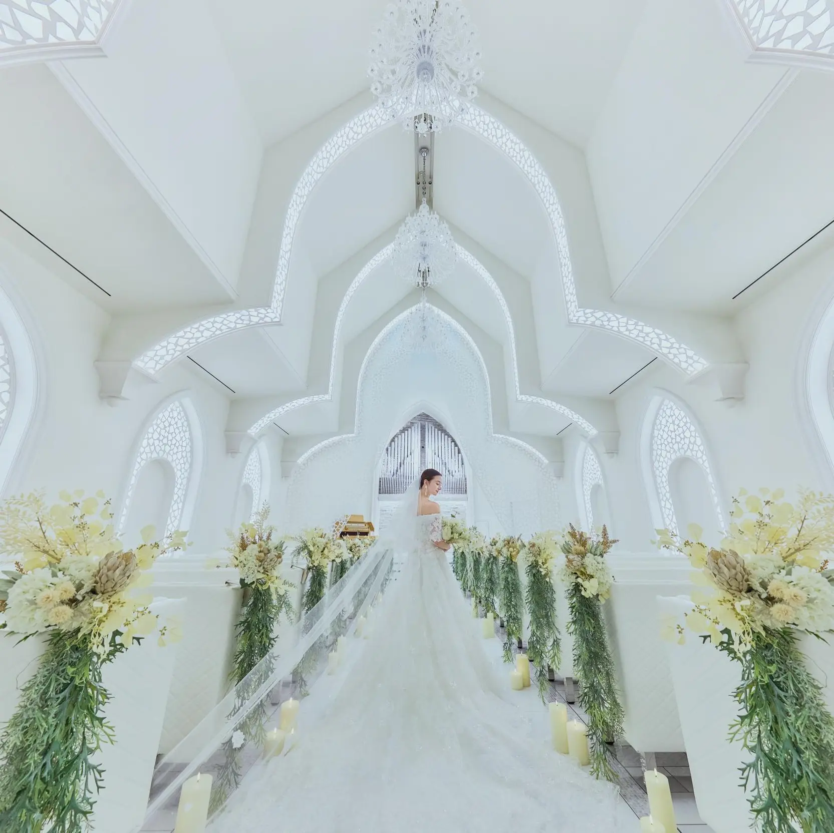 感動挙式をフェアで公開☆白亜の大聖堂は天井高10m、バージンロード12m、明るく開放的な空間☆