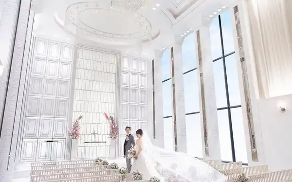 東京駅 皇居周辺で教会の結婚式 教会式 チャペルウェディング をするなら みんなのウェディング