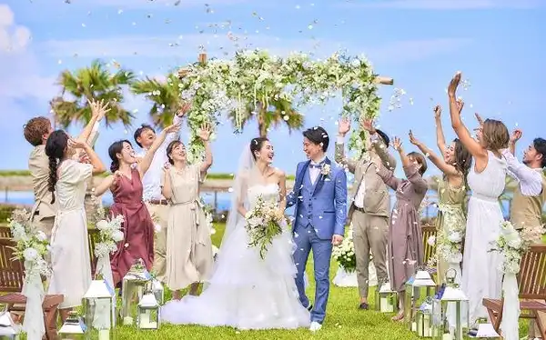 沖縄でガーデンウェディング 緑あふれる結婚式場 みんなのウェディング