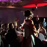 客席の途中で新郎と父親がバトンタッチ。